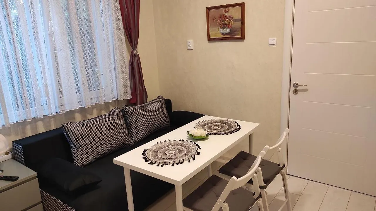 Δωμάτια σε οικογενειακή κατοικία Burgas Central-Sheynovo
